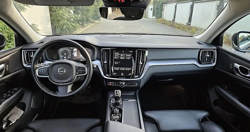 Volvo V60 cena 88000 przebieg: 161000, rok produkcji 2019 z Włocławek małe 277
